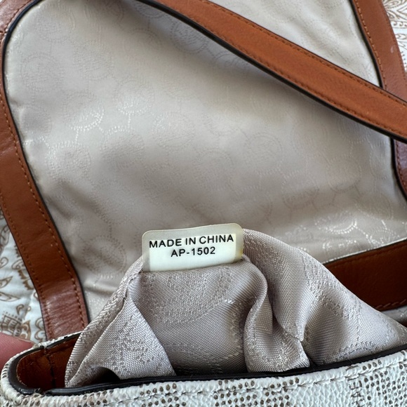 Michael Kors Crossbody Bag - Picture 5 of 8